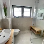 Hébergement de vacances La Mewa, House, *